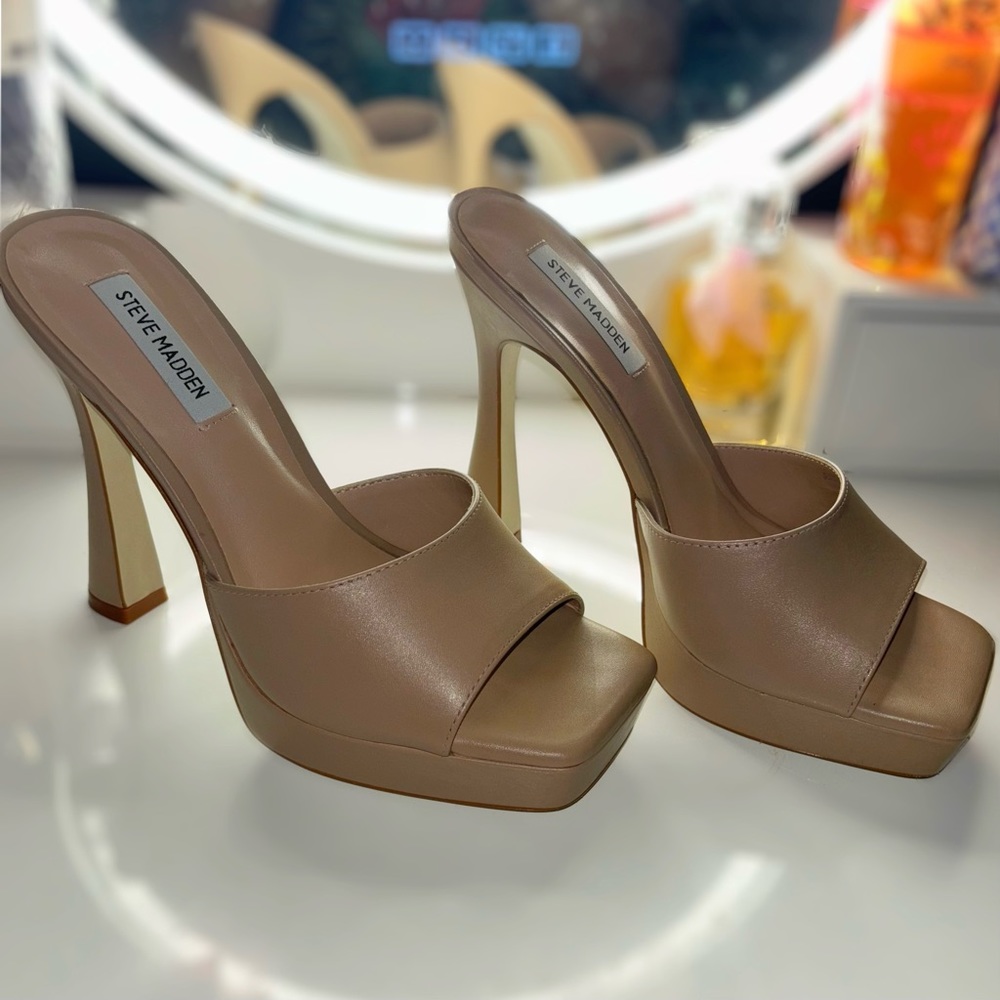 Steve Madden Tan Heels